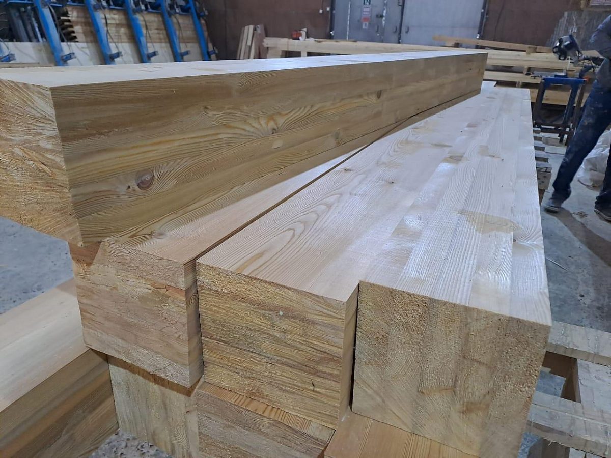 Клееный брус лиственница 100х350х6000 Экстра